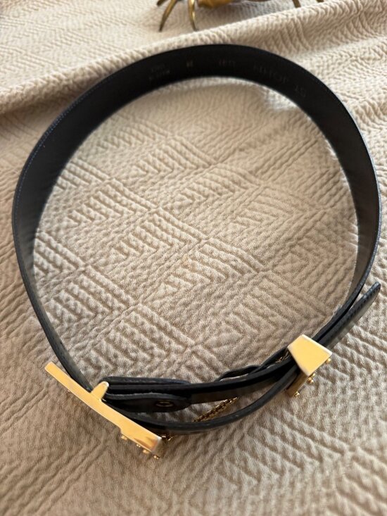 St. John Womens Gold Tone Buckle Belt Size 28 Black Leather Vintage Italy main image 8